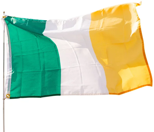 アイルランドの緑 オレンジの旗 アイルランドの文化と歴史の象徴であり ゲール語とプロテスタントの伝統が旗スタッフに手を振って団結する希望を表している 白地に隔離された — ストック写真