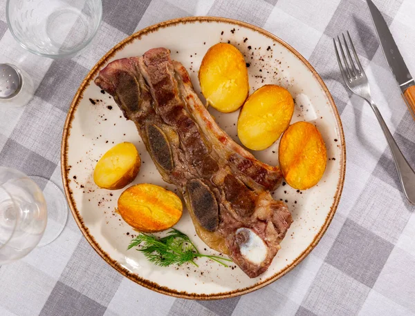 Churrasco Tradizionale Galiziano Costolette Manzo Grigliate Servite Con Patate Fritte — Foto Stock