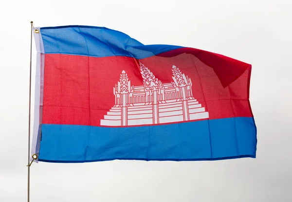 Gran Bandera Camboya Asta Bandera Ondeando Contra Cielo Las Nubes — Foto de Stock