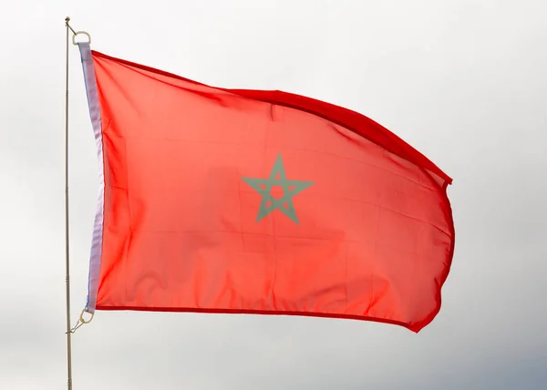 Die Flagge Marokkos Weht Stolz Wind Mit Dem Himmel Als — Stockfoto