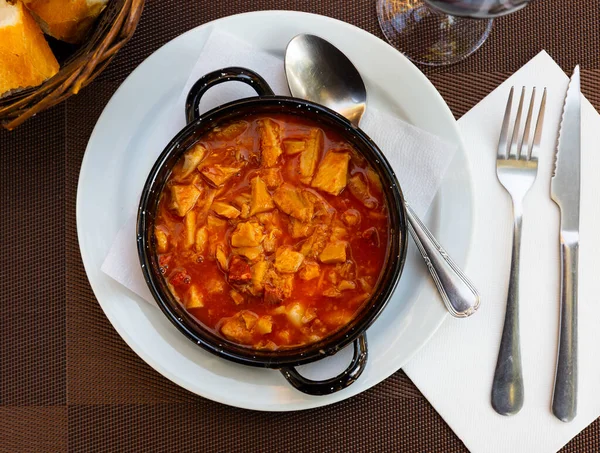 搭配鹰嘴豆和Chorizo的卡洛丝 玛德瑞娜美味佳肴 — 图库照片