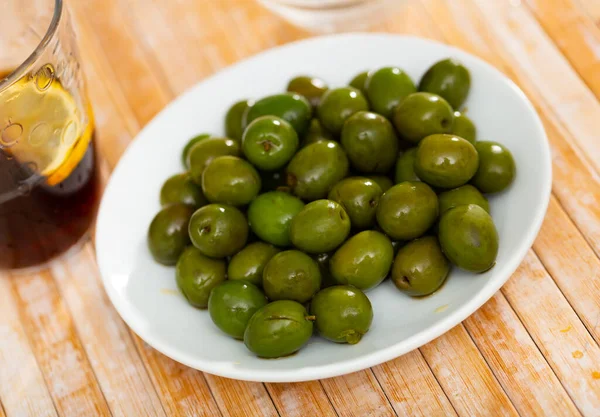 Pickled Zelené Olivy Kamenem Typické Španělské Tapas — Stock fotografie