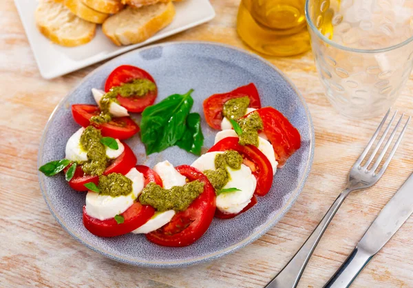 Popular Snack Italian Cuisine Caprese Made Tomatoes Mozzarella Basil Pesto — Stock Photo, Image