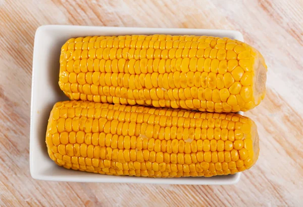 Вкусные Сладкие Вареные Кукурузные Початки Тарелке Концепция Здорового Питания Высокое — стоковое фото
