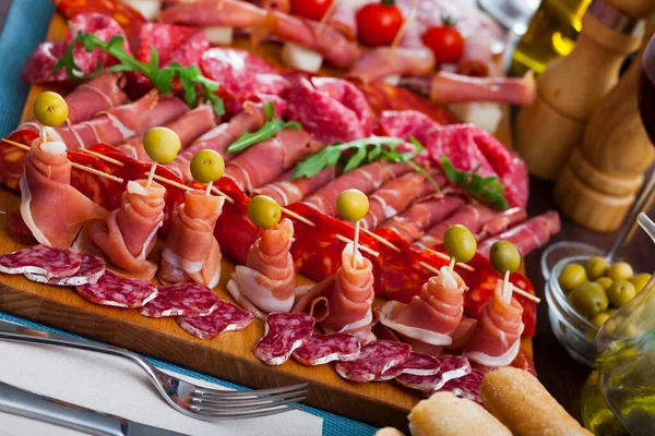 Cold Cuts Spanish Ham Spicy Dry Cured Sausages Bacon Olives — Stock Photo, Image