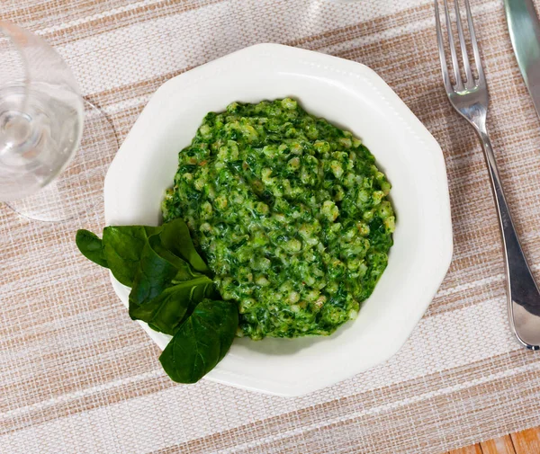 Orzotto Spinach Plate — Stock Photo, Image
