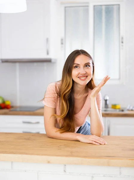 Young Girl Casual Clothes Posing Elbows Table Light Kitchen — Stock Photo, Image