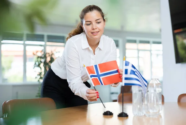 Assistant Girl Prepares Office International Negotiations Meetings Leaders Lady Places — Stock Photo, Image