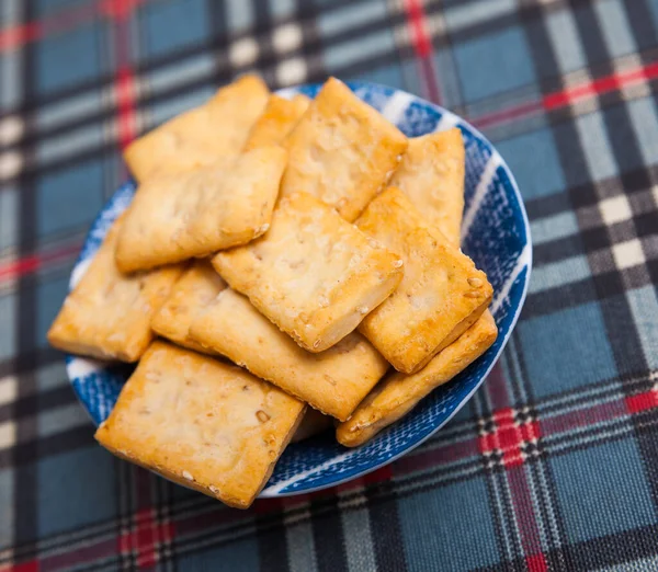 Salted Crunchy Sesame Crackers Served Plate Appetizer Popular Snacks Concept — Stock Photo, Image