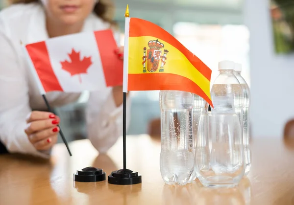 Young Woman Business Clothes Puts Flags Canada Spain Negotiating Table — Stock Photo, Image