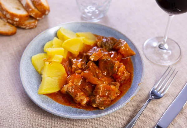 stock image Pretty serving of beef stew cooked spanish style