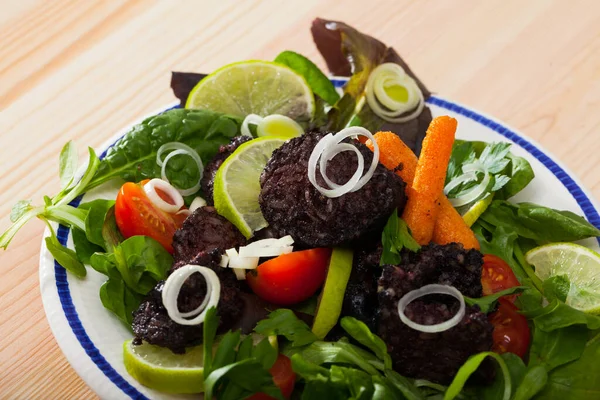 Dish Blood Sausage Different Greens Tomatoes Lemon Served Plate — Stock Photo, Image