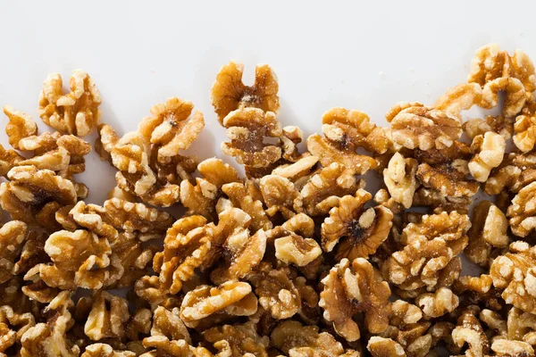 Přirozené Pozadí Loupaných Jader Ořechů Bílém Povrchu Zdravá Svačinka — Stock fotografie