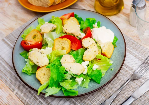 Beliebtes Gericht Der Amerikanischen Küche Ist Caesar Salat Der Aus — Stockfoto