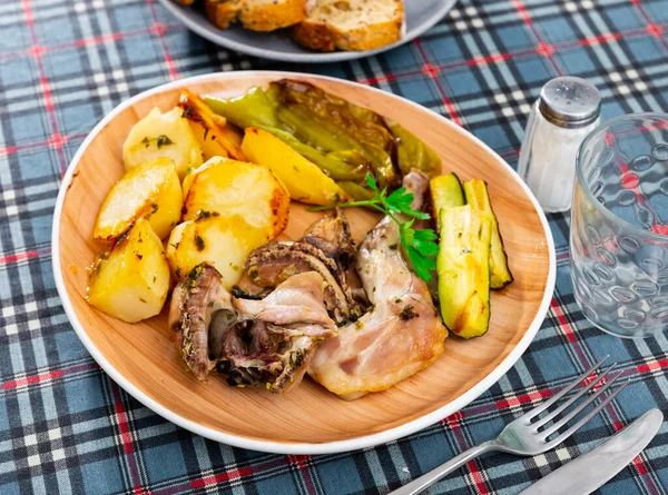Rabbit Meat Potato Bell Pepper Zucchini Served Plate — Stock Photo, Image