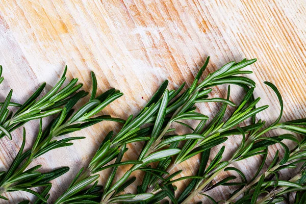 Green Sprigs Rosemary Wooden Surface High Quality Photo — Stock Photo, Image