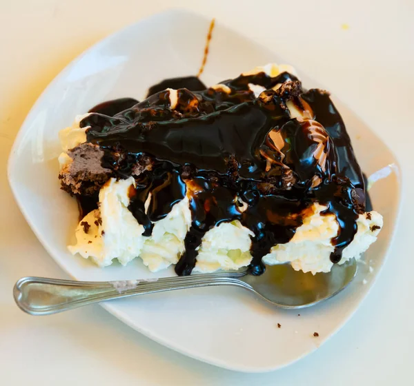 Вкусный Шоколадный Торт Взбитыми Сливками Высокое Качество Фото — стоковое фото