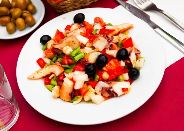 Salada Salpicon Marisco Com Azeitonas Camarões Polvo Mexilhões Pepinos — Fotografia de Stock