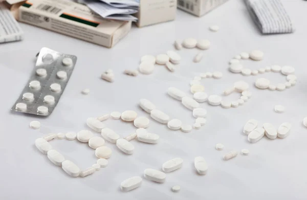 Slovo Léky Různých Farmaceutické Medicíny Pilulky Tablety Tobolky Bílém Pozadí — Stock fotografie