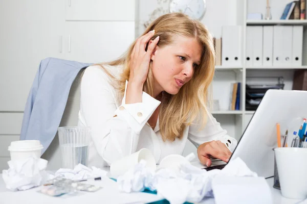Frustrated Business Woman Sitting Papers Feeling Tired Unproductive Work — Stock Photo, Image