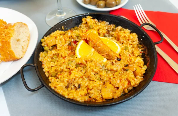 Paella Deniz Ürünleri Geleneksel Spanyol Yemeği Yüksek Kalite Fotoğraf — Stok fotoğraf