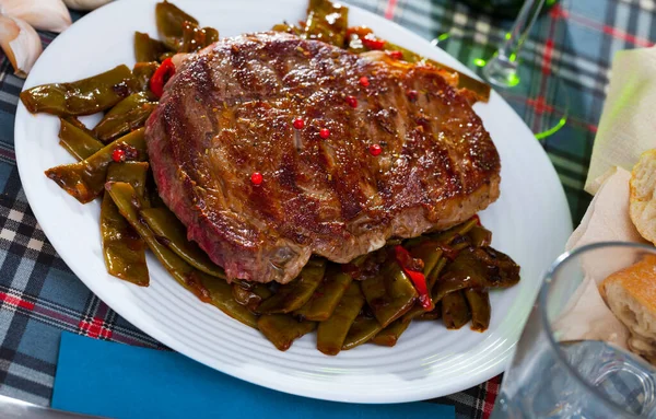 Steak Beef Stewed Green Beans Pepper High Quality Photo — Stock Photo, Image