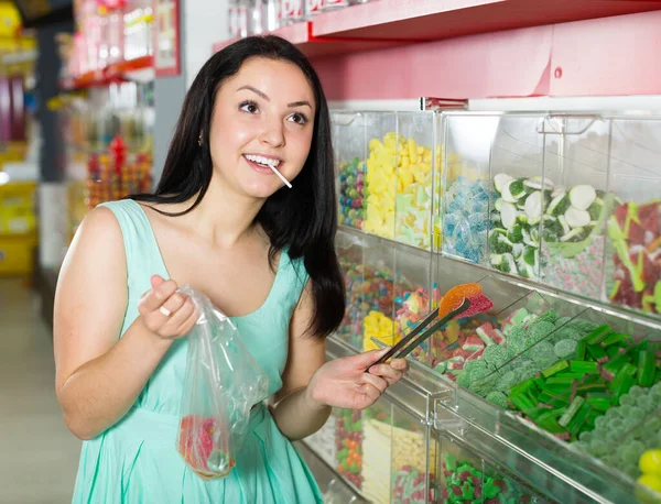 Portrait Girl Choosing Sweets Gift — Stock Photo, Image