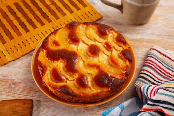 Delicious Sweet Tarte Tatin Thinly Sliced Apples Caramelized Crispy Crust — Stock Photo, Image