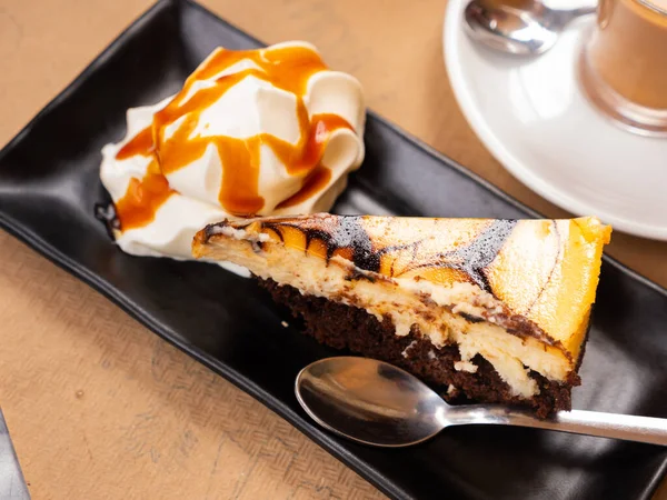 Amazingly Delicious Sweet Cheesecake Brownies Caramel Ice Cream — Stock Photo, Image