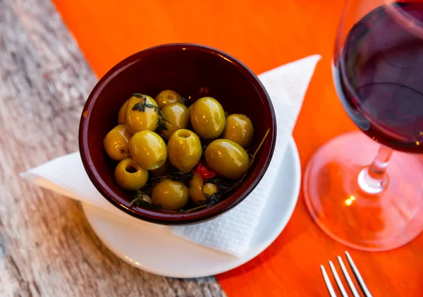 Aceitunas Sin Hueso Merienda Típica Española Primer Plano —  Fotos de Stock