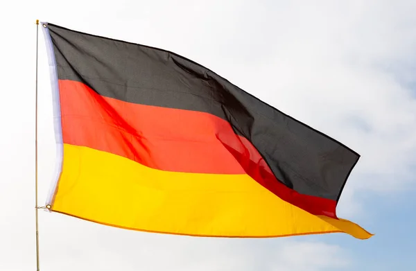 Németország Nagy Zászlója Zászlórúdon Integet Felhők Felé — Stock Fotó