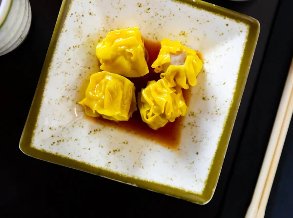 Çin Mutfağının Popüler Yemeği Saumai Dir Hazır Hamurun Yuvarlak Bir — Stok fotoğraf