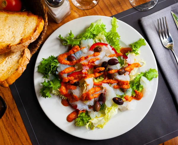 Traditional Catalan Dish Xatonada Salad Crumbled Cod Olives Bell Pepper — Stock Photo, Image