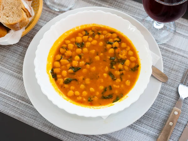 Hausgemachter Würziger Eintopf Mit Kichererbsen Und Spinat Vegetarisches Abendessen — Stockfoto