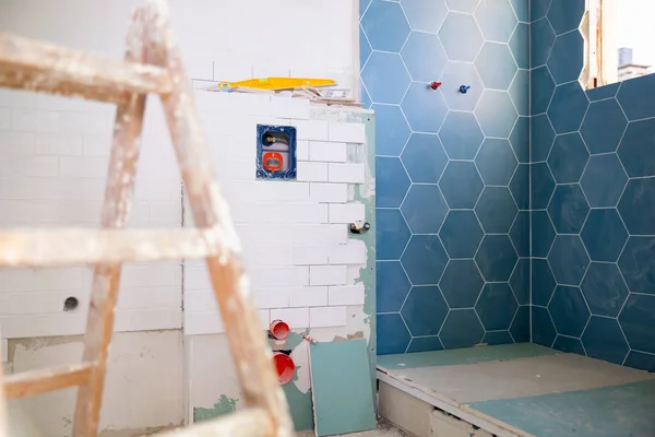 Εσωτερικό Του Μπάνιου Κατά Διάρκεια Εργασιών Ανακαίνισης Στο Σπίτι — Φωτογραφία Αρχείου