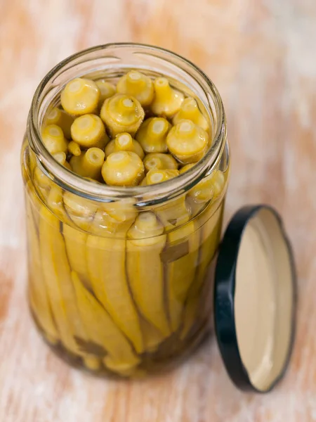 Closeup Pickled Okra Glass Jar Table Restaurant Vegetarian Food — Stock Photo, Image