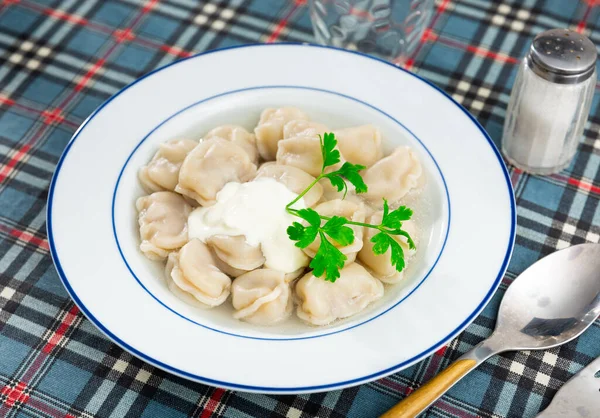 Delicious Meat Dumplings Broth Served Sour Cream Decorated Fresh Greenery — Stock Photo, Image