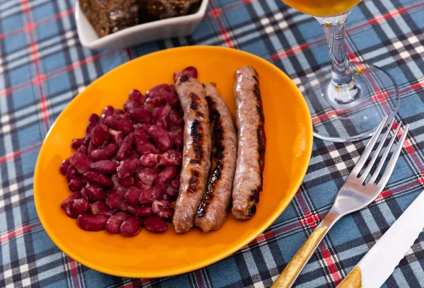 Λουκάνικα Κόκκινα Φασόλια Στο Πιάτο Τυπικό Καταλανικό Πιάτο Butifarra Con — Φωτογραφία Αρχείου