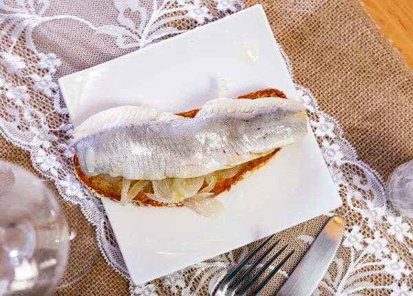 Popular Snack European Cuisine Sandwich Lightly Salted Herring Onion Cut — Stock Photo, Image