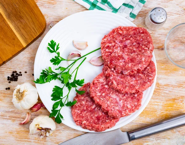 Fresh Beef Burgers Leaf Parsley White Plate Placed Wooden Tabletop — Stock Photo, Image