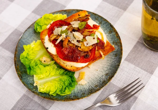 Hot Appetizer Sandwich Cheese Tomatoes Mushrooms Chorizo — Stock Photo, Image