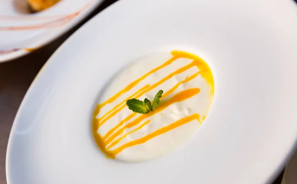 Leckeres Dessert Panna Cotta Aus Passionsfrüchten — Stockfoto