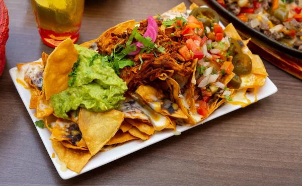 Image Corn Chips Nachos Homemade Guacamole Sauce Meat Cheese Vegetables — Stock Photo, Image
