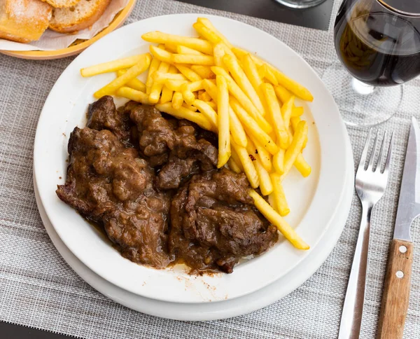 Appetizing Beef Stew Fried Potatoes White Plate — Stock Photo, Image
