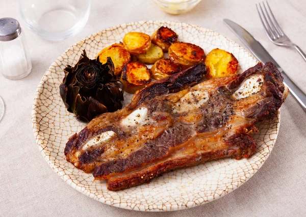 Popular Spanish Dish Grilled Beef Steak Churrasco Potatoes Artichokes — Stock Photo, Image