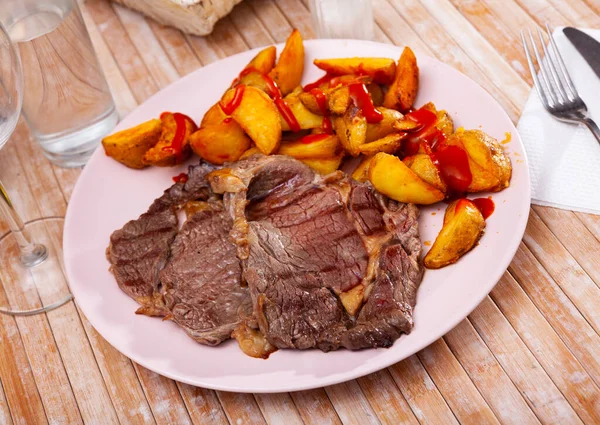 Tasty Beef Steak Baked Potatoes Ketchup Plate — Stock Photo, Image