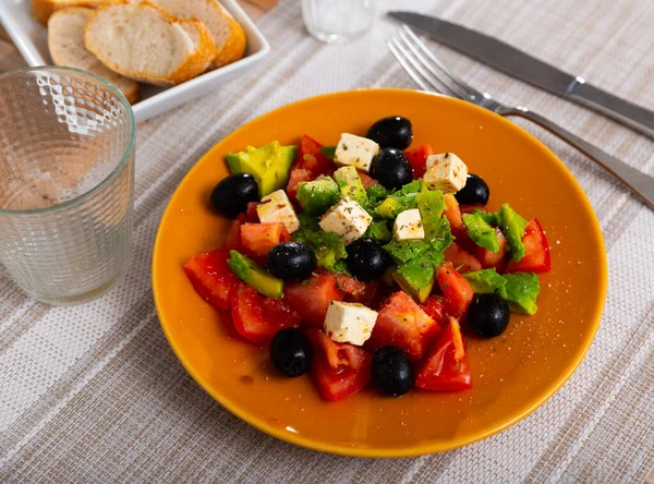 Light Vegetable Salad Made Sweet Peppers Tomatoes Avocado Olives Cheese — Stock Photo, Image