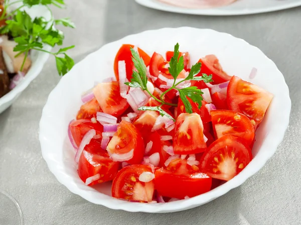 Vegetarian Salad Tomatoes Onion Greens Olive Oil Plate — Stock Photo, Image