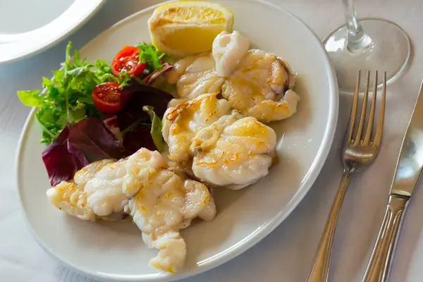 Healthy Dinner Baked White Fish Steak Lemon Greens — Stock Photo, Image