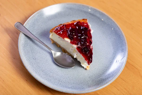 Popular American Dessert Cheesecake Crunchy Bottom Creamy Main Layer Topped — Stock Photo, Image